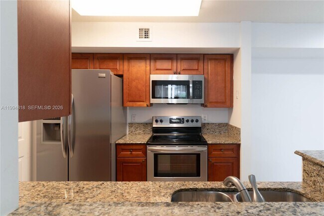 Building Photo - 875 Riverside Dr
