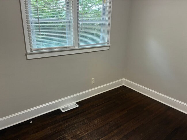 Building Photo - 4000 Winfield Dr