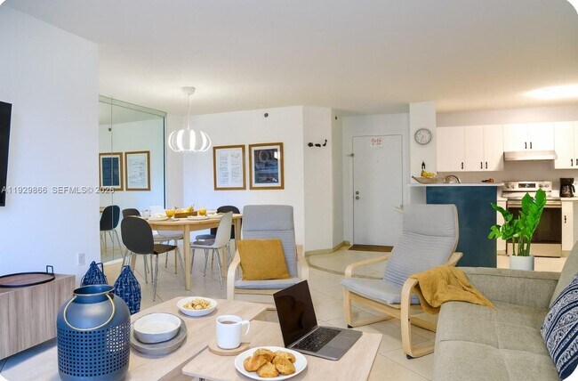 Building Photo - 19601 E Country Club Dr