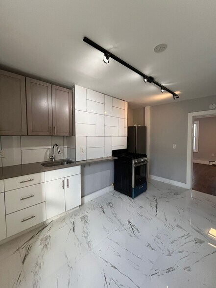 Primary Photo - 173 Brunswick St