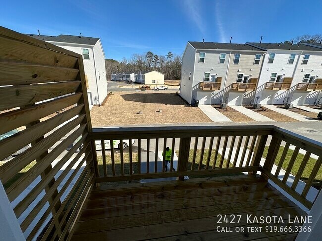 Building Photo - 2427 Kasota Ln