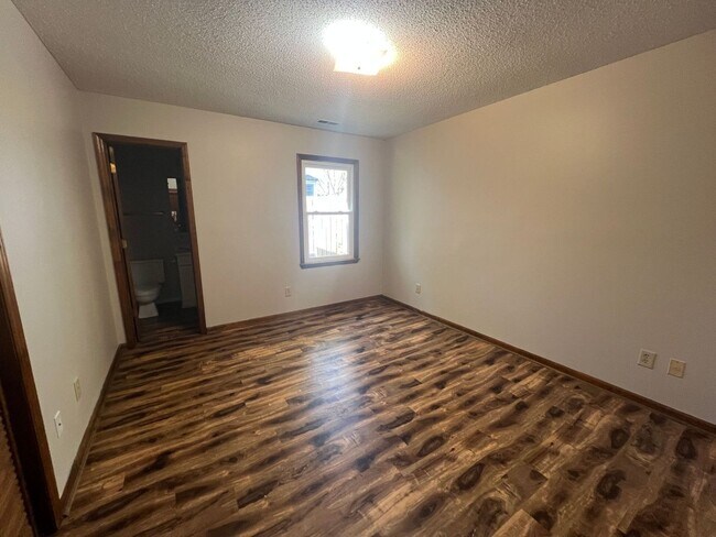 Building Photo - 109 Hickory Grove Dr