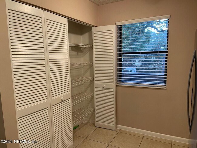 Building Photo - 1604 Arcadia Dr