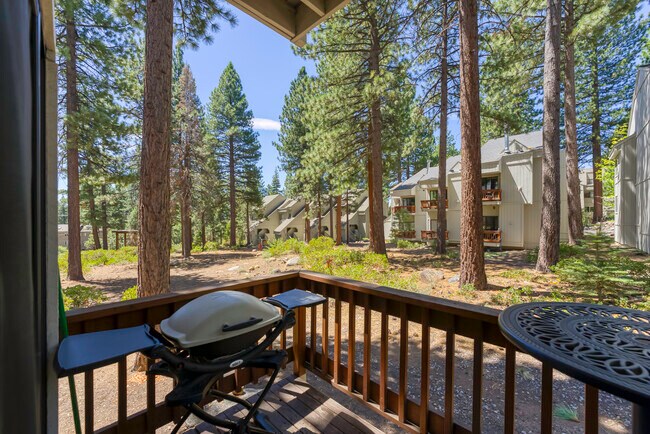 Building Photo - 807 Alder Ave