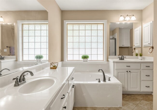 Building Photo - 304 Candle Stone Ct