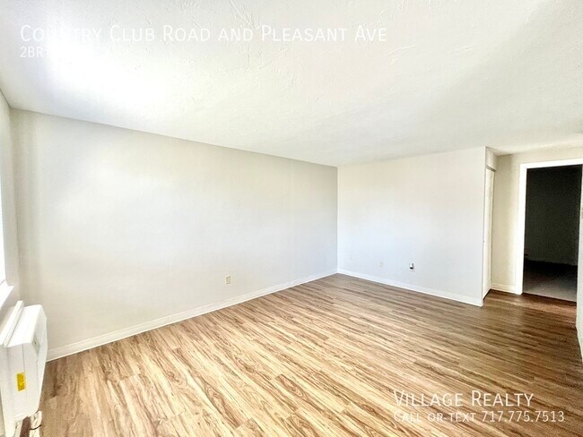 Building Photo - 615 Country Club Rd