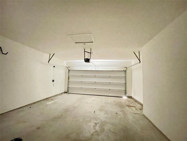 Building Photo - 112 Wind Flower Ln