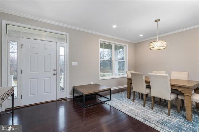 Building Photo - 1201 Regal Ln