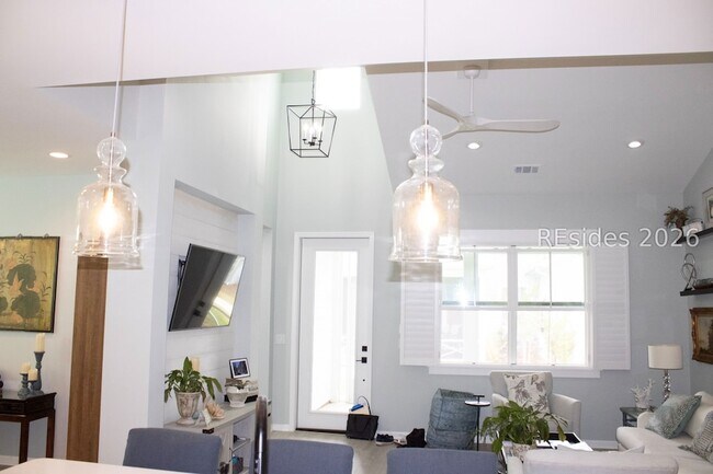 Building Photo - 1314 Good Life Wy