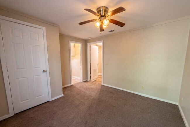 Building Photo - Classic Charm with Modern Updates – Spacious 4 Bedroom Rental
