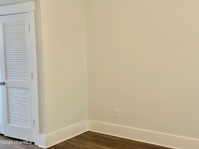 Building Photo - 4006 Tamarisk Ln