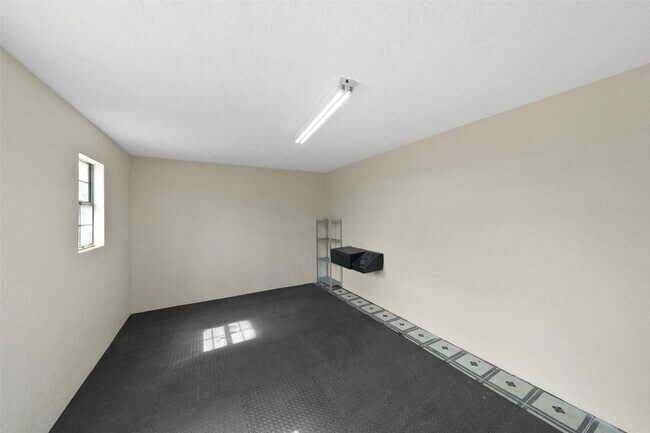 Building Photo - 309 Pecore St