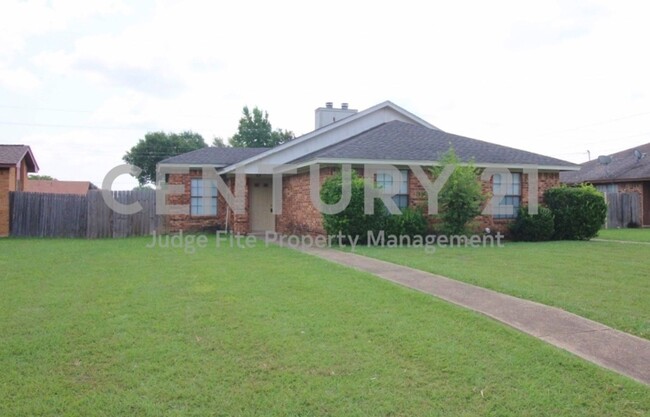 Primary Photo - Cute 2/2 Duplex in DeSoto ISD For Rent!