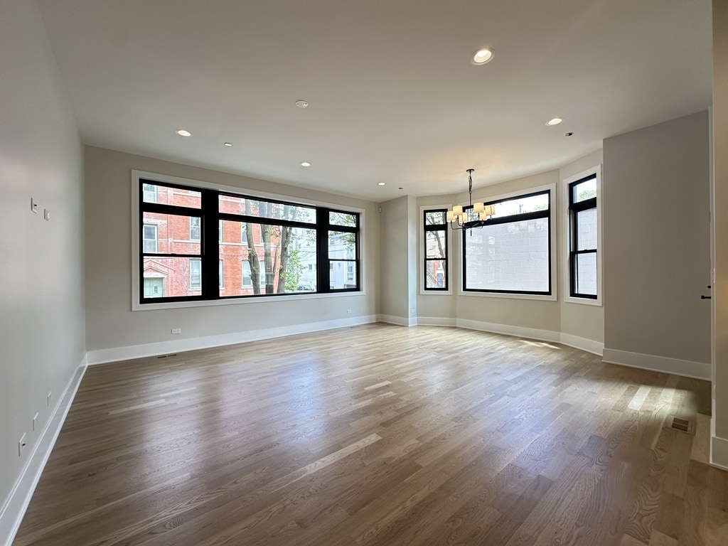 Building Photo - 1747 W Le Moyne St