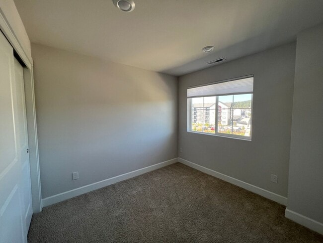 Building Photo - Beautiful 4 Bedroom 3.5 BA Home! Mother in Law Suite, Attached Garage & Top floor Bonus Room!