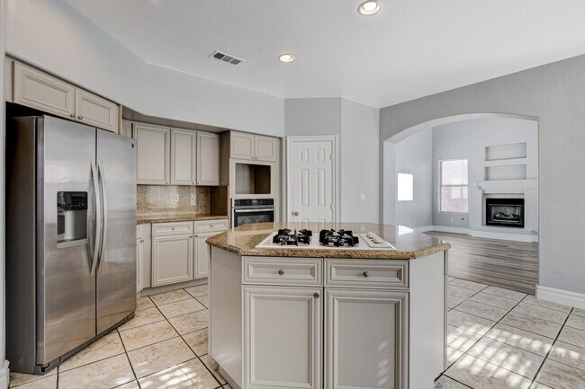 Building Photo - MASSIVE 5 BEDROOM, 2 STORY HOME IN DESIRABLE RHODES RANCH GOLF COURSE COMMUNITY!