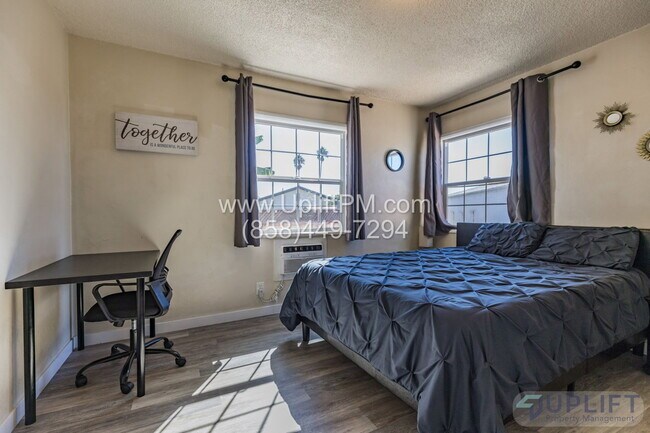 Building Photo - 4827 Castle Ave