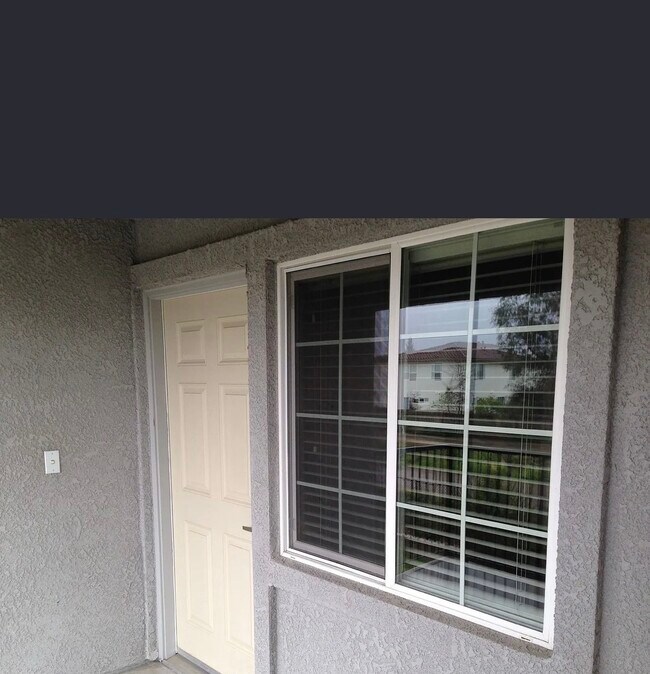 Building Photo - Lark  4 Plex