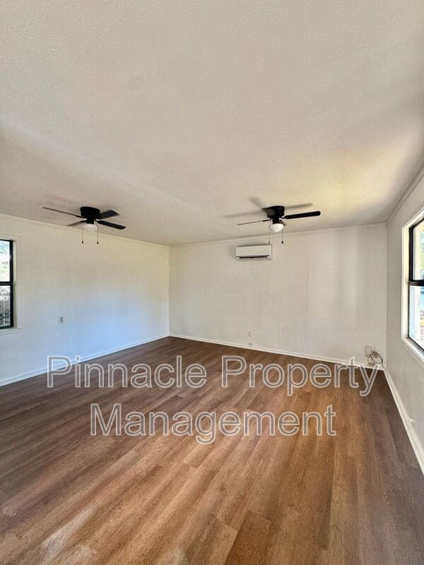 Building Photo - 1208 1/2 Hassell St