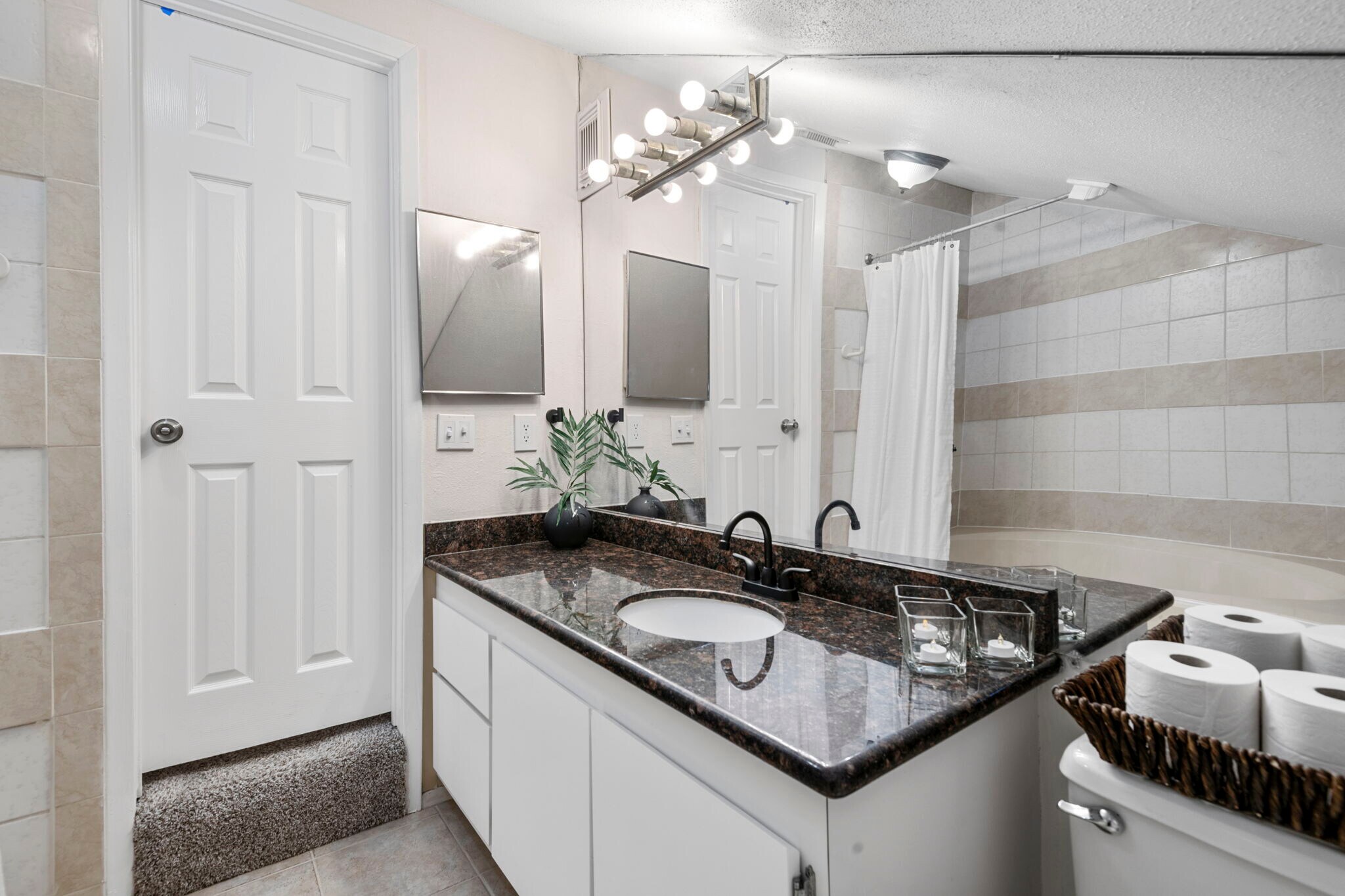Building Photo - 14777 Wunderlich Dr