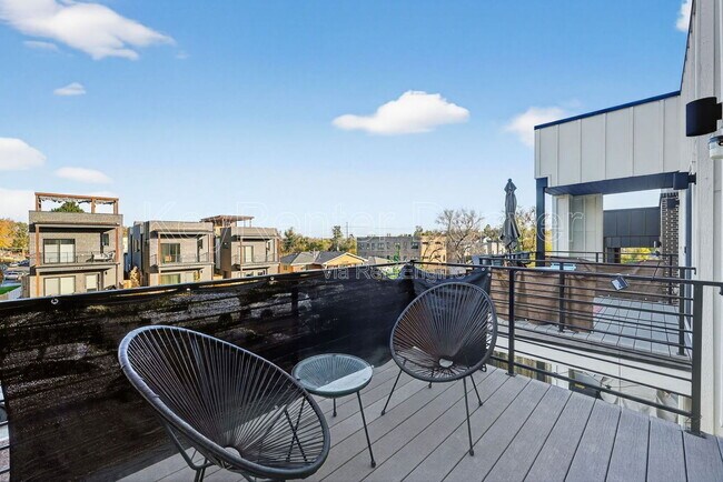 Building Photo - 1299 Newton St