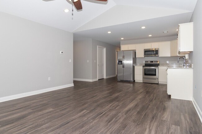Building Photo - Now Pre Leasing 3 Bedroom 2 Bath Luxury Ranch Home In Winchester Ky!