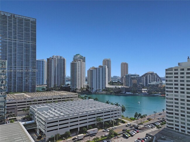 Building Photo - 950 Brickell Bay Dr