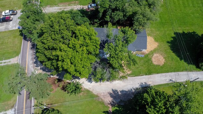 Building Photo - 25 Poplar Hill Dr