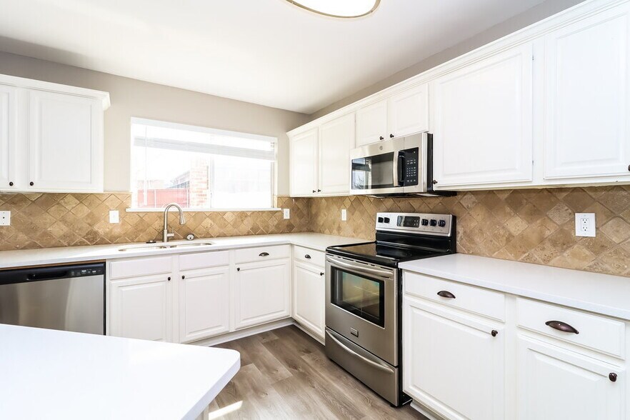 Building Photo - 9953 Legacy Dr