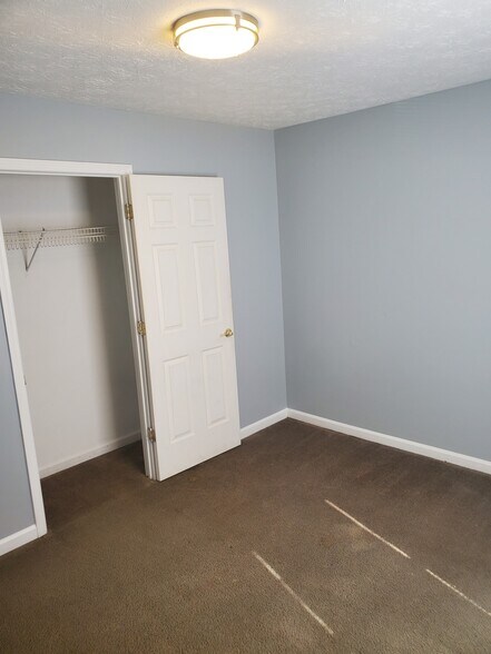 Building Photo - 1907 E Balsam Ct