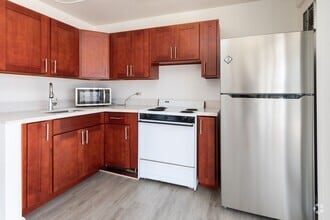 Building Photo - The Townhouse 1bd/1ba/1pk w extra large lanai