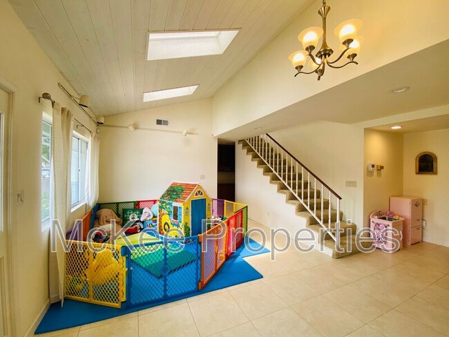 Building Photo - 1253 California St