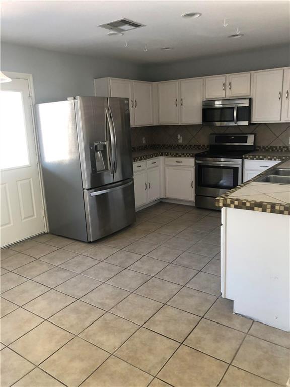 Building Photo - 227 Mossy Rock Dr