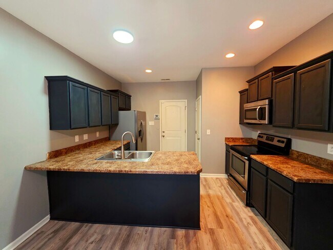 Building Photo - 3 BR 2.5 BA Hunters Creek