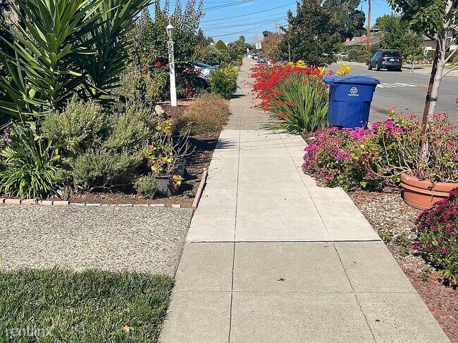 Building Photo - 4 br, 2.5 bath House - 733 Dolores Ave