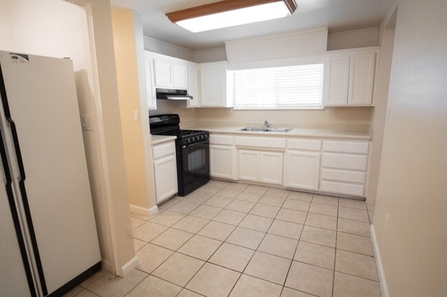 Building Photo - 150 S Lincoln St