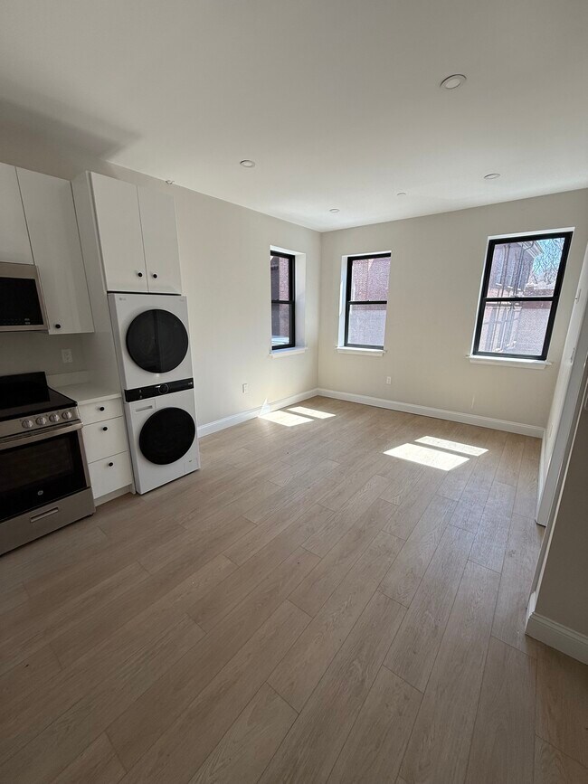 Building Photo - 115 Salem St