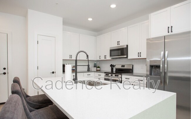 Building Photo - 610 S Kerr Ave