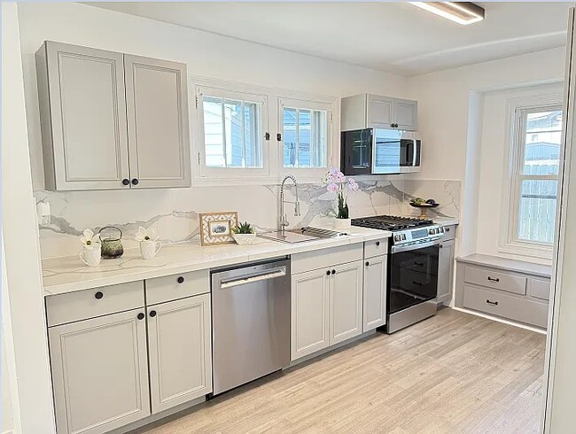 Building Photo - 1338 Meriline St