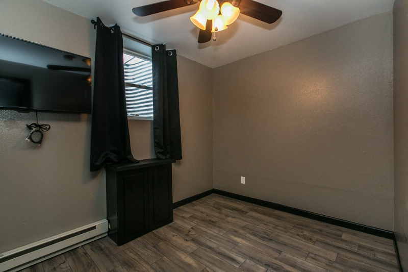 Building Photo - 567 Loras Blvd