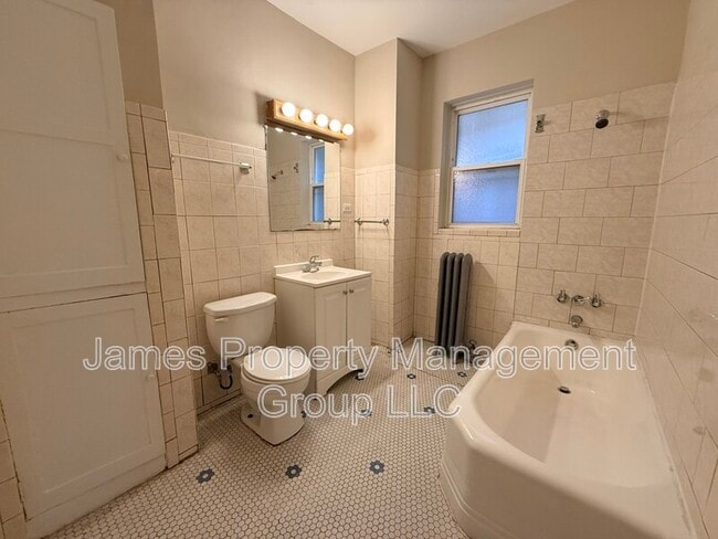 Building Photo - 2736 W Giddings St