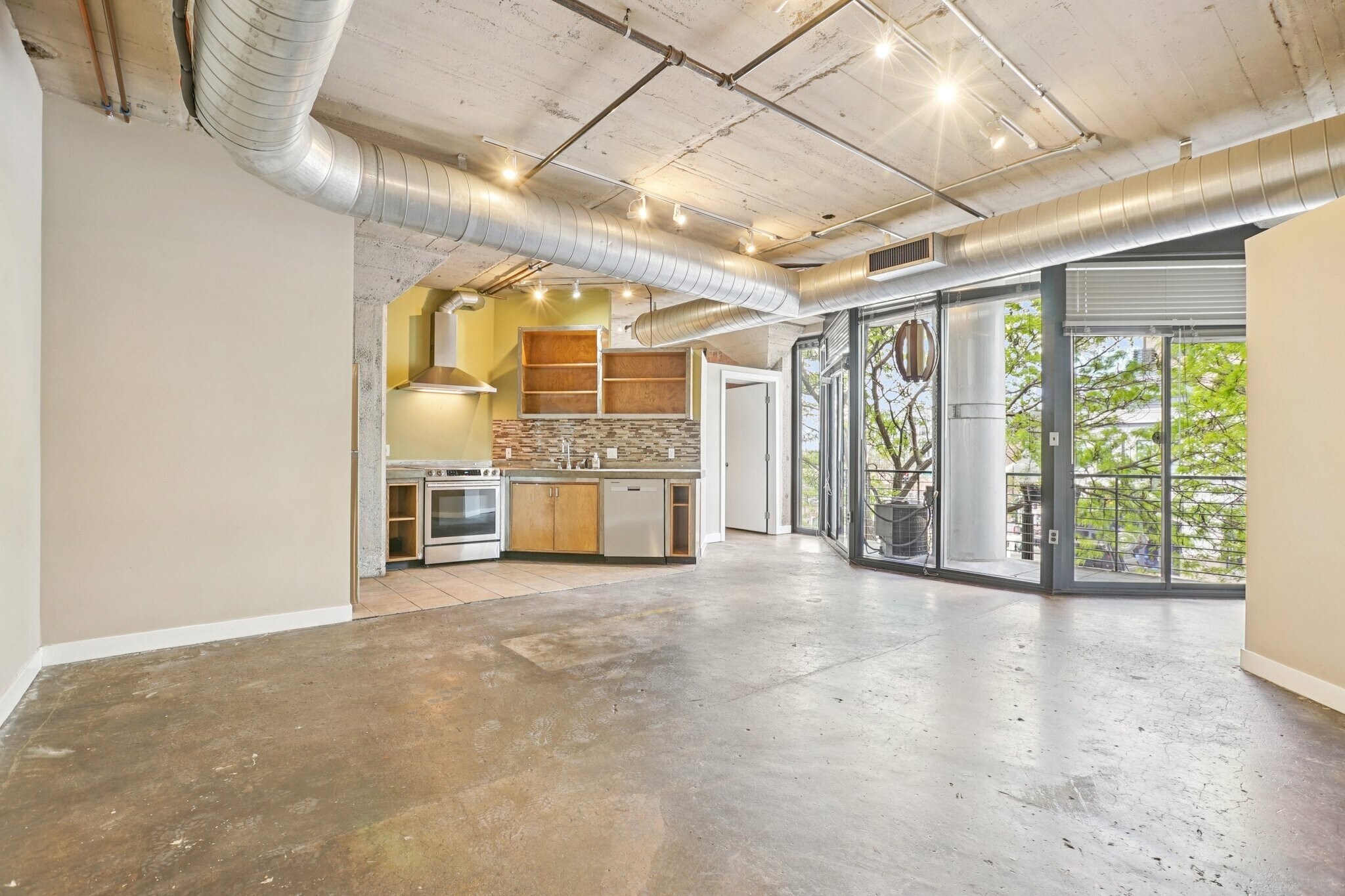 Building Photo - 380 W 200 S