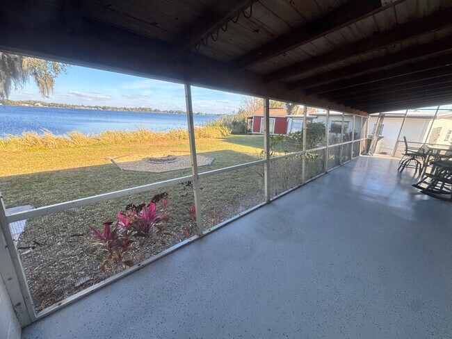 Building Photo - 734 Memorial Dr