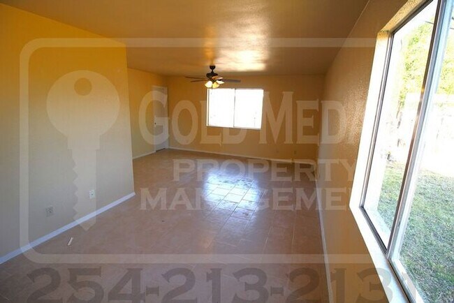 Building Photo - 2002 Sherman Dr