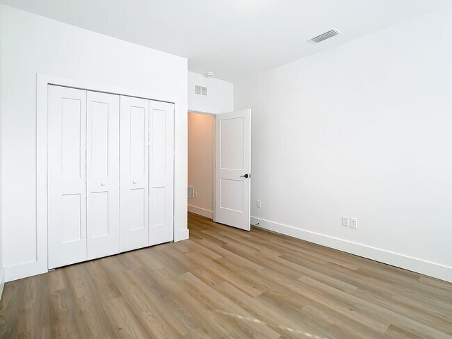 Building Photo - Brand New Constructed Townhouse in South Tampa - Available October 2024