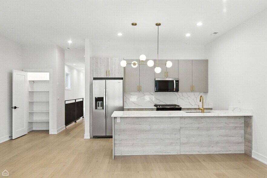 Building Photo - 4623 S Michigan Ave