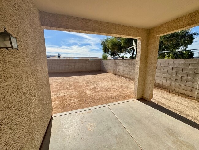 Building Photo - 314 S 117th Dr