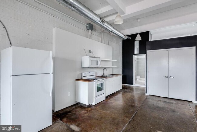 Building Photo - 1804-14 E Hazzard St