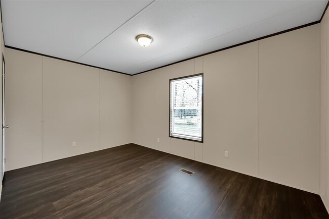 Building Photo - 20204 Sherwood Dr