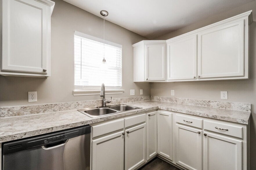 Building Photo - 406 Meagan Cove